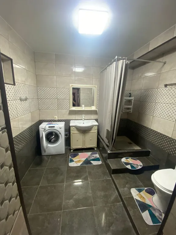 Двухкомнатный номер с хорошими условиями в шаговой доступности от моря