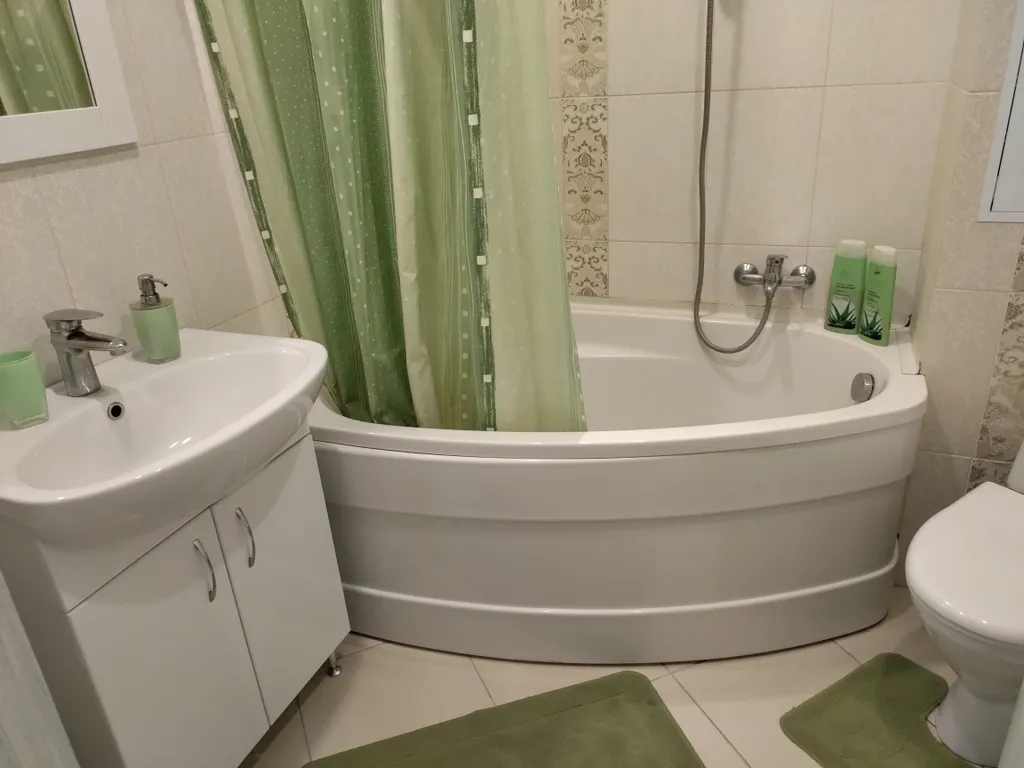 Квартира с панорамным окнами возле РК Паутина