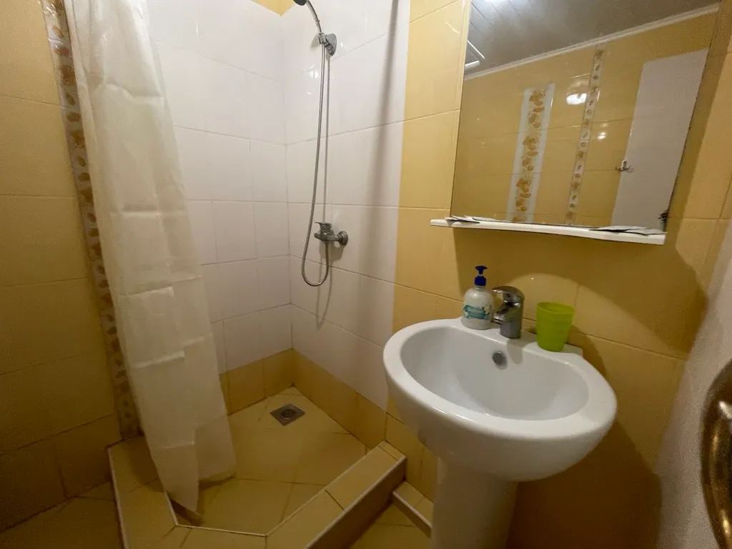 Двухкомнатный апартамент рядом с бассейном