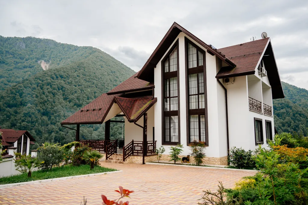 Дом с бассейном и видом на горы