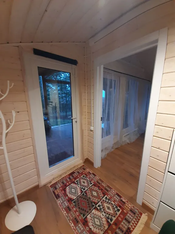 Дом в  соснах.