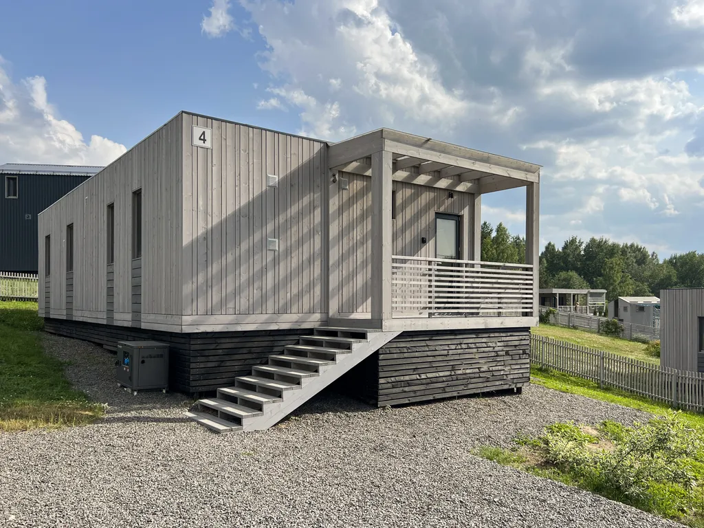 Коттедж Дом на 3 спальни с камином — Стеклянный