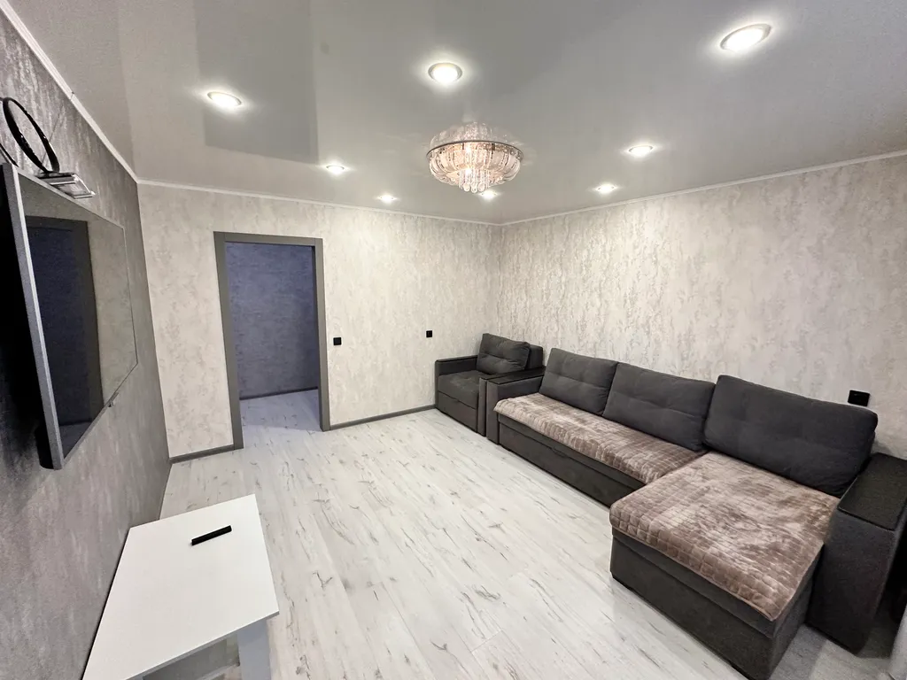 Квартира рядом с Ледовым дворцом Кристал, центр города