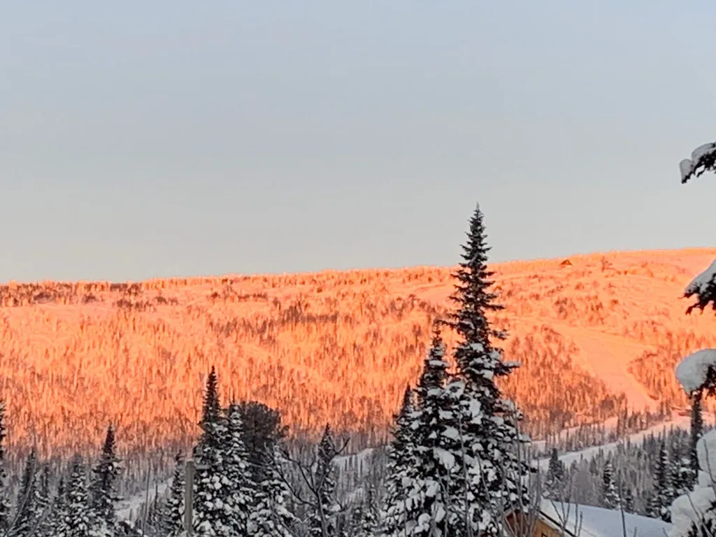 Коттедж Уютный дом с террасой и видом на горы — Шерегеш