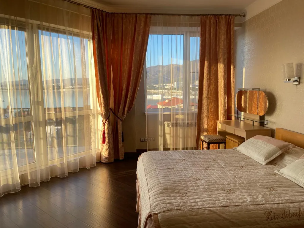 Квартира с шикарным видом на море с отличной локацией — аренда посуточно в Геленджик