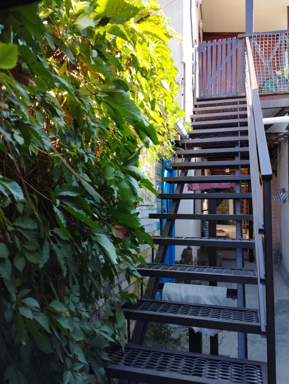 Уютная маленькая комната с балконом, близко к морю