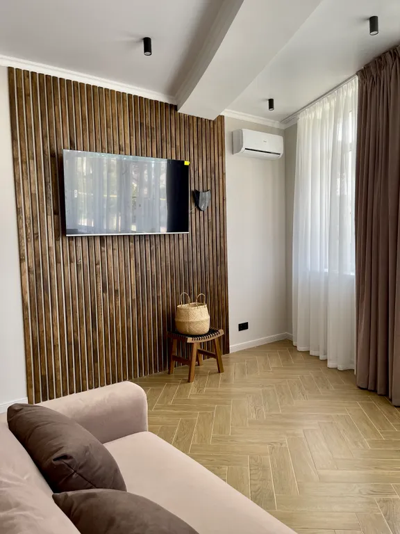 Современная квартира на берегу моря