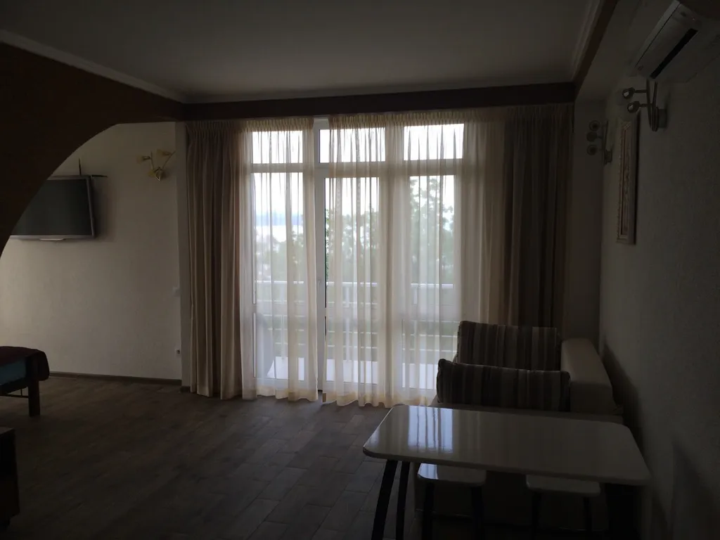 Квартира с евроремонтом и шикарным видом на море, горы, город