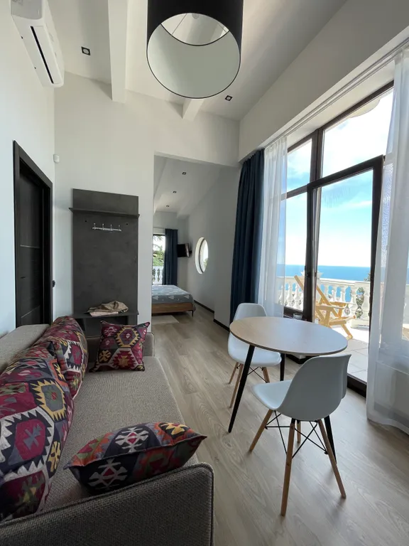 Студия с видом на море