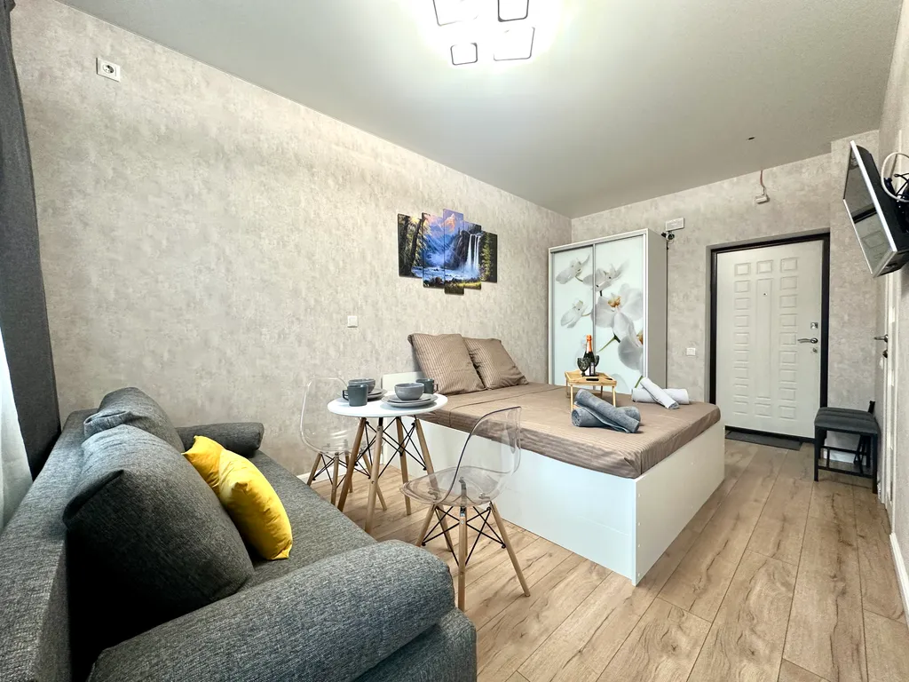 Студия с дизайнерским ремонтом