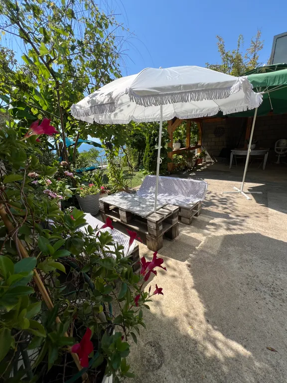 Уютный домик с видом на море