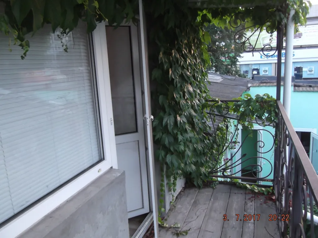 Коттедж Уютный 2-х эт. коттедж с балконом в центре и недалеко от моря — Евпатория