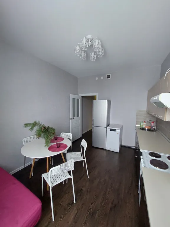 Уютная квартира с панорамными окнами в центре Иннополиса