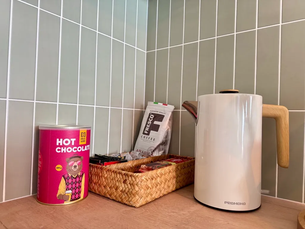 Студия бохо у набережной, с сауной, массажным креслом, проектором