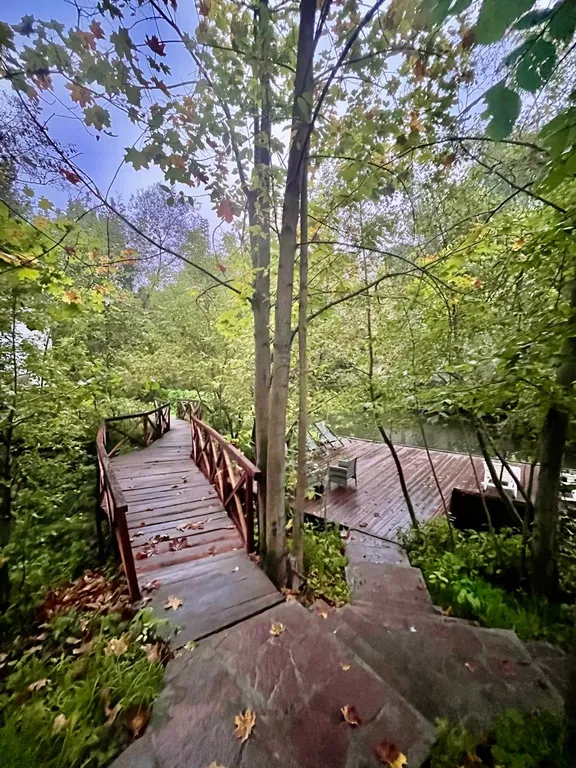 Дом на реке