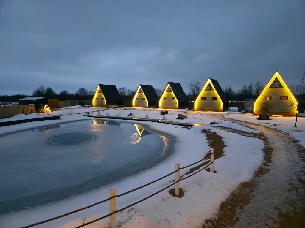 Дом на берегу реки