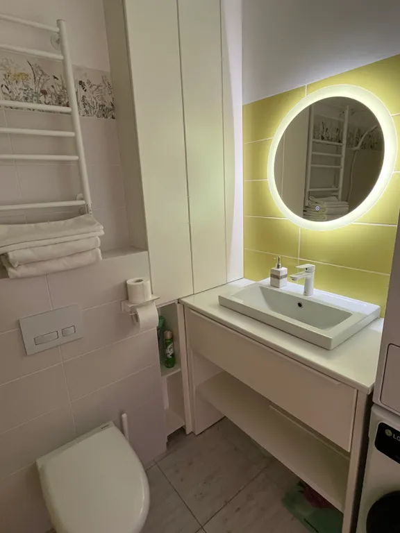 Новая стильная уютная квартира