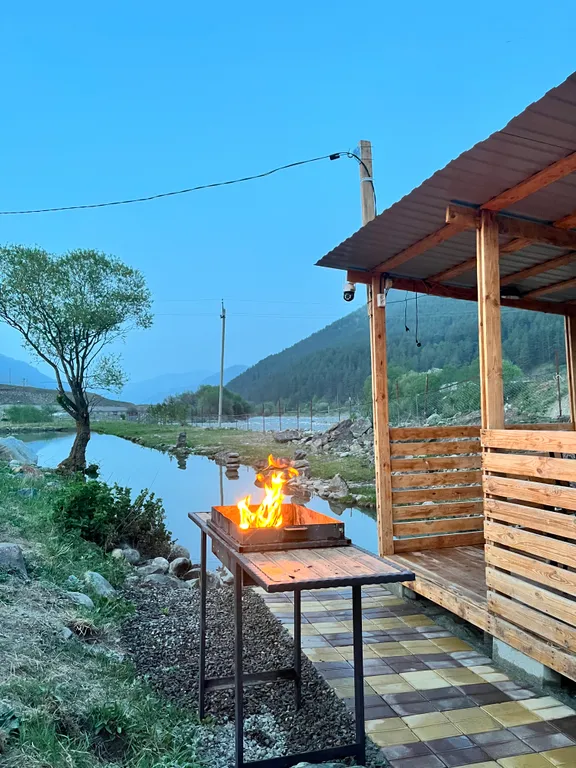 Коттедж на берегу реки и озера