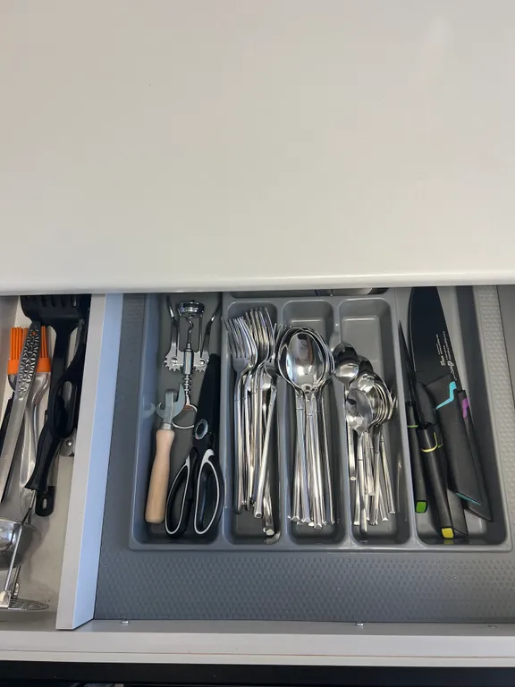 Уютная квартира с видом на проезжающий ретро-поезд