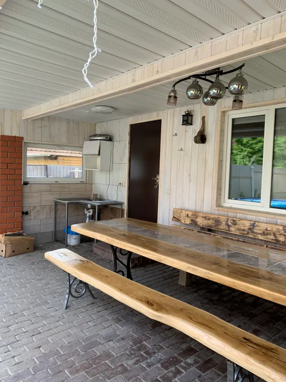 Дом в окружении леса