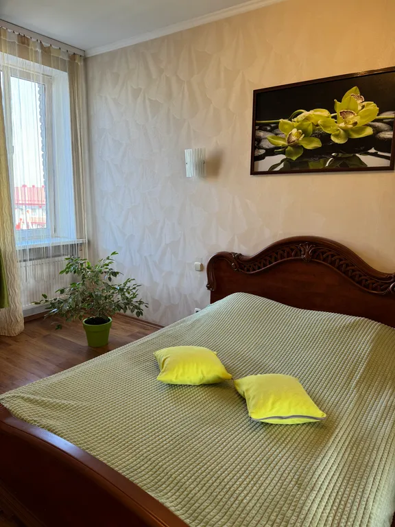 Большая 3-комнатная квартира в самом центре на площади