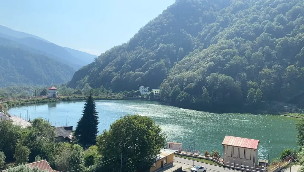 Студия с видом на озеро