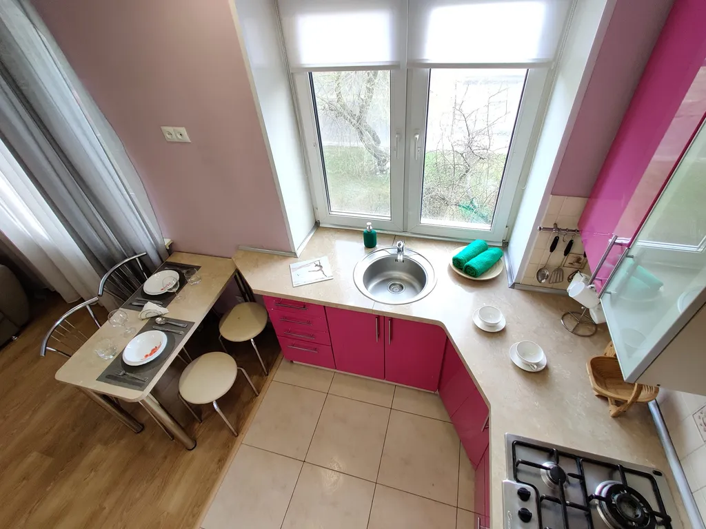 2-комнатная в центре с видом на сквер