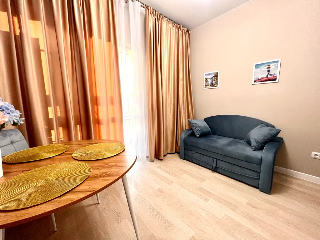 Комфортабельная видовая квартира с дизайнерским ремонтом возле моря