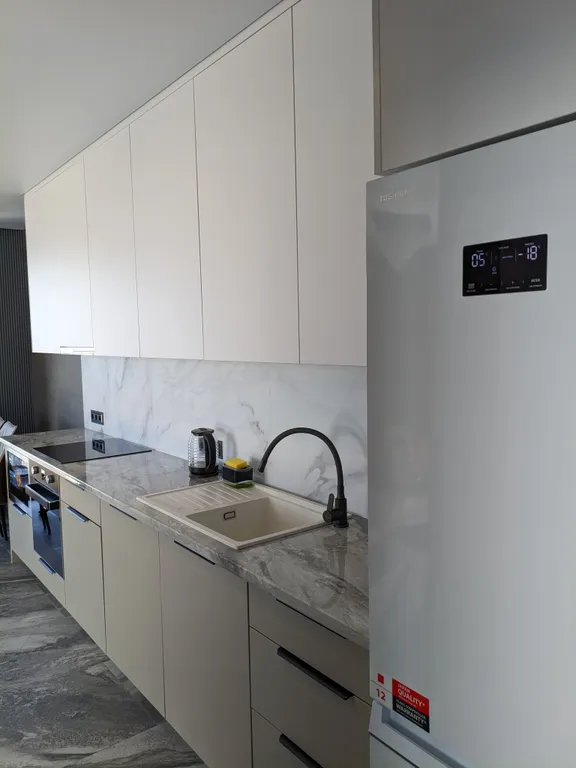 Квартира с отдельной спальней с лучшим видом на море и стадион