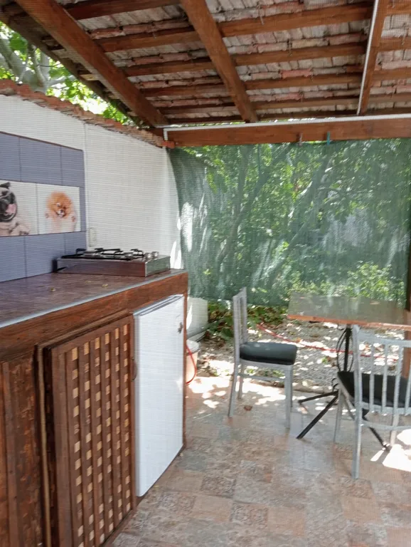 Отдельный трехместый домик с кухней -беседкой