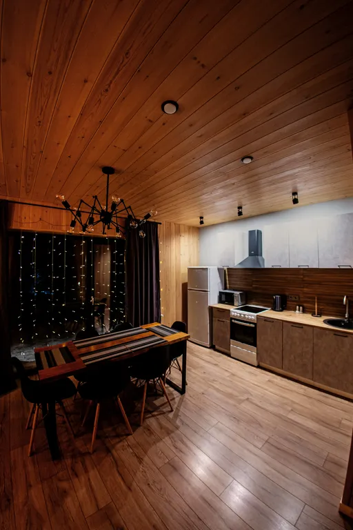 Шале с бассейном и джакузи под открытым небом