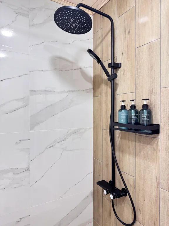 Дом с панорaмными окнaми, баней, чаном и уютной атмосферой