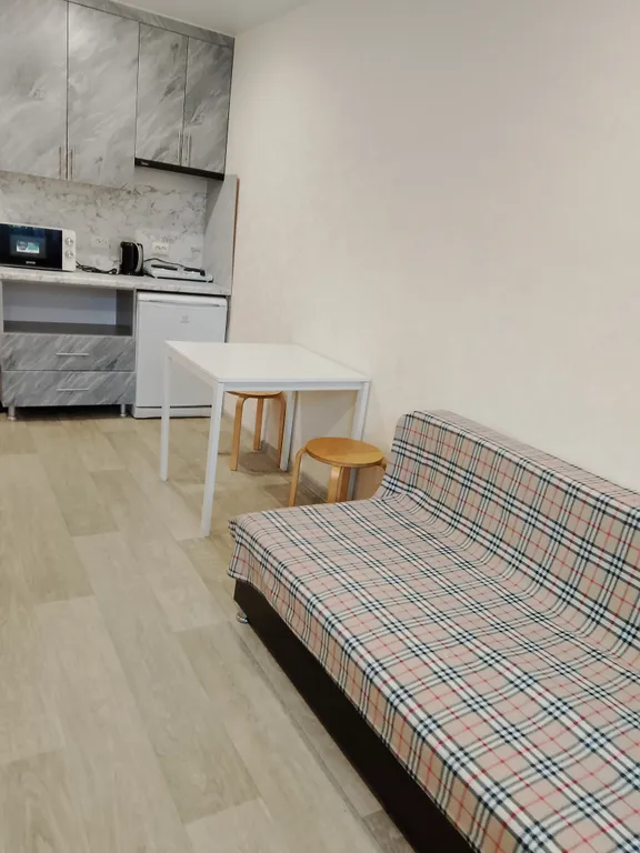 Гостинка-студия в центре у метро Геологическая