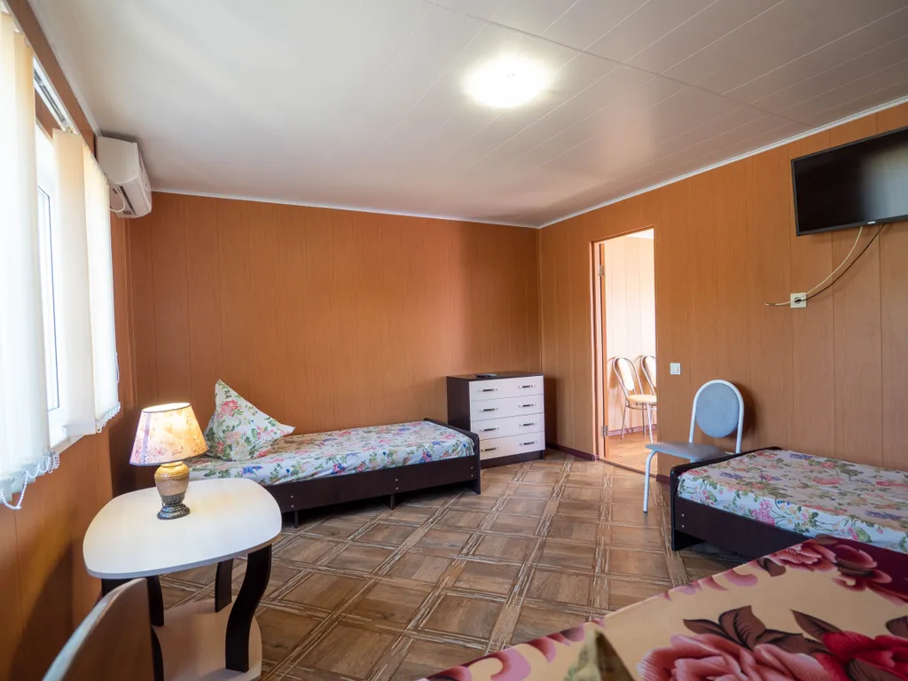 Уютрый домик в глубине сада