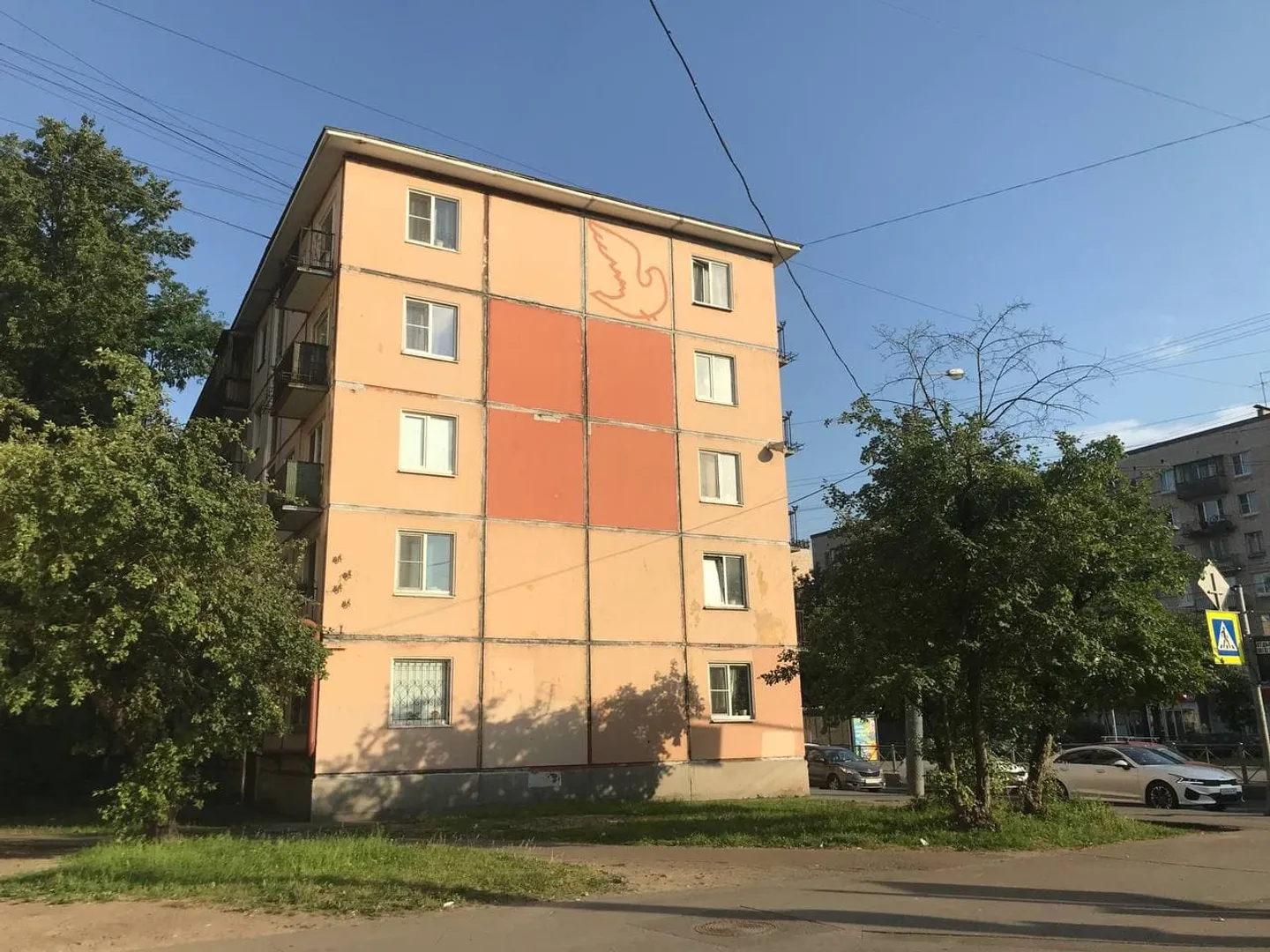 Вид на дом 42 по Новочеркасскому проспекту. Квартира расположена на 4 этаже
