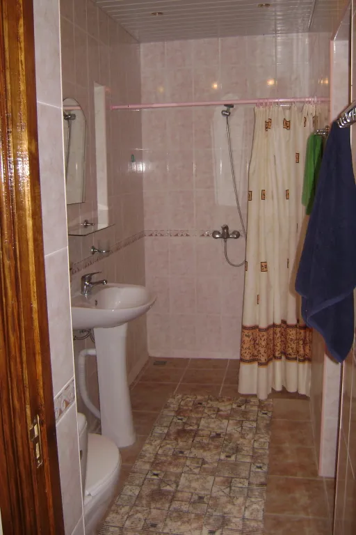 Уютный коттедж с бассейном с морской водой