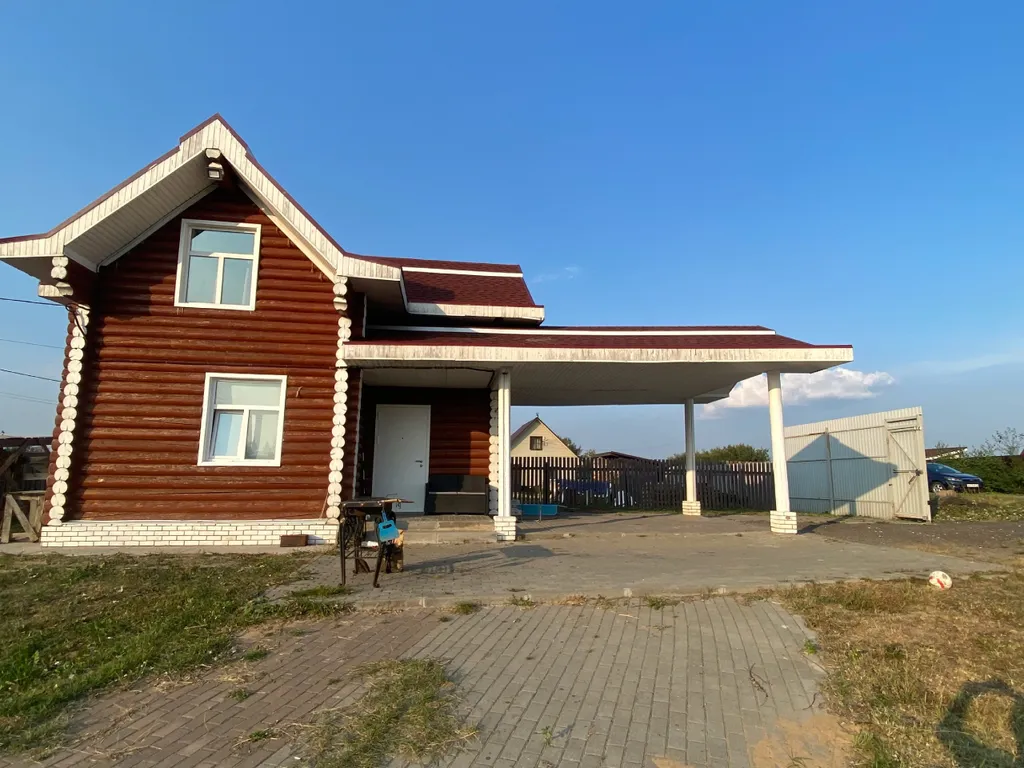 Дом с прудом