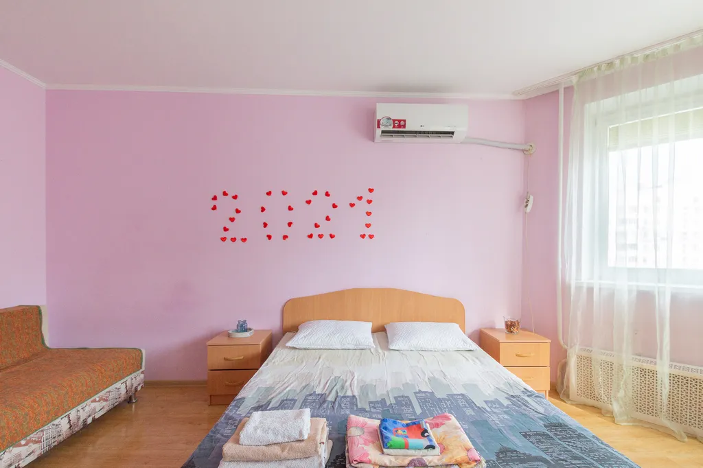 Истомáн 2+2 с видом на город