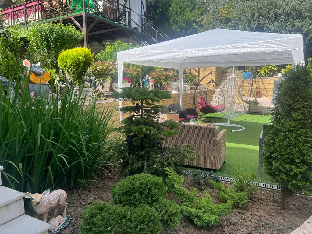 Дом замок с видом на море и горы