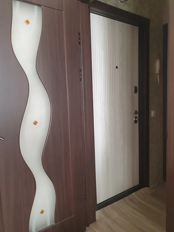 Однокомнатная в брусничных тонах