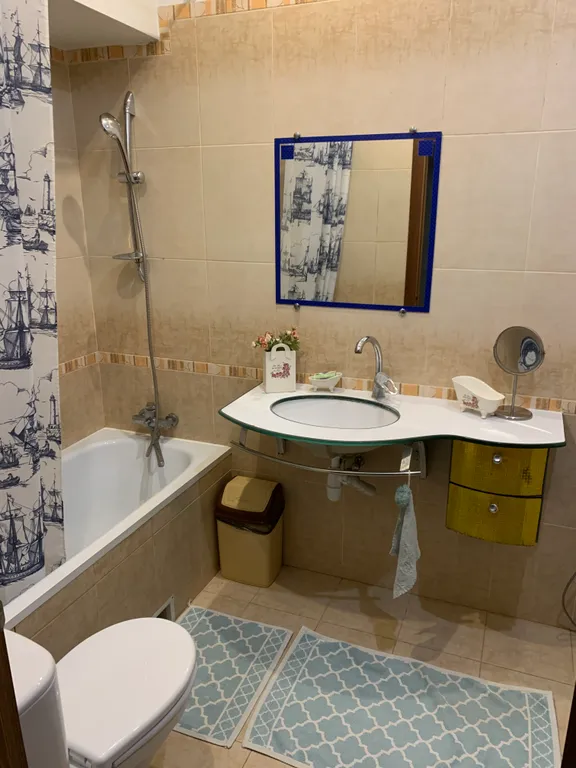 Большой дом с парковочным местом