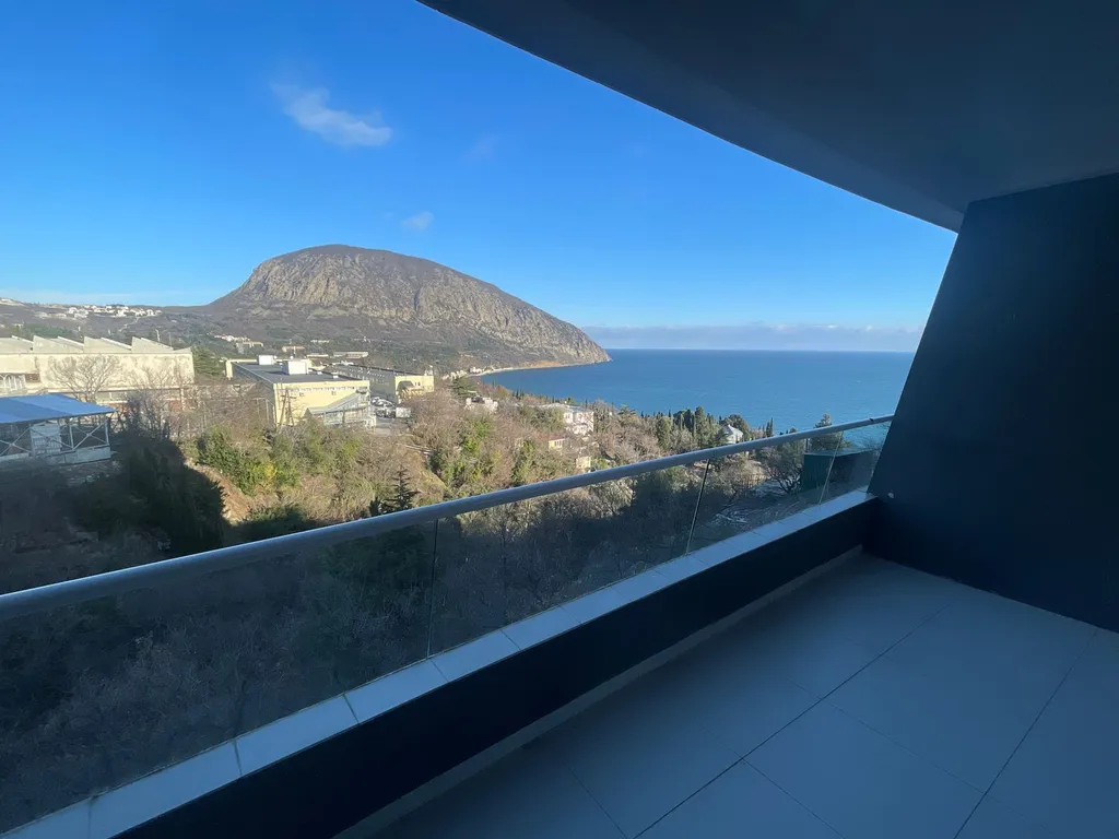 Апартамент с видом на море и горы