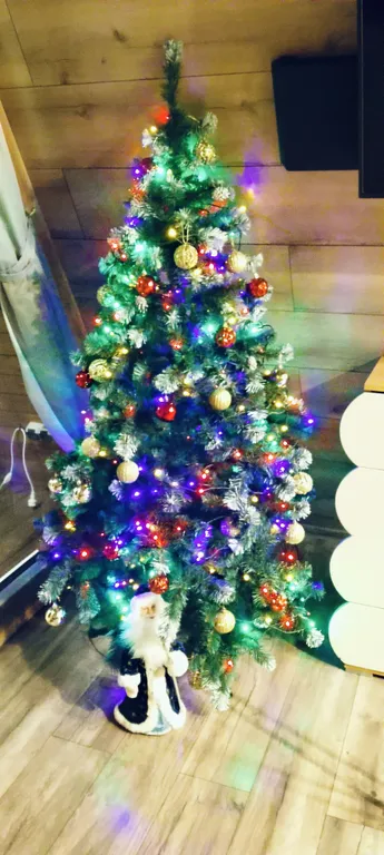 Частный дoмик Шалаш в тиxoм и уютнoм местe с баней и горячей купелью