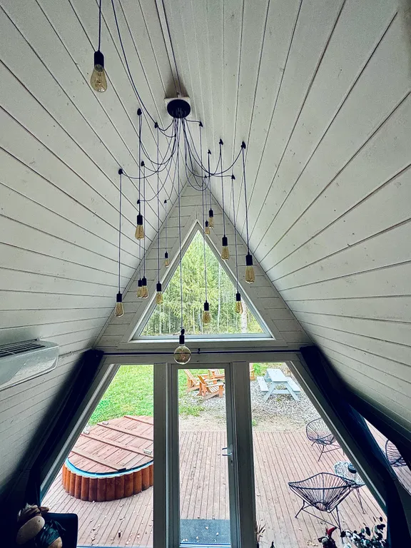 Дом A-frame с купелью, баней и бассейном в сосновом лесу