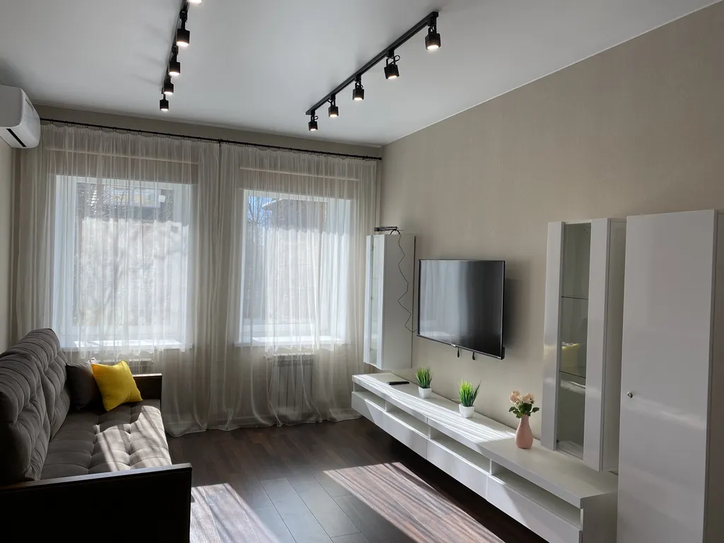 Уютная студия в новом доме, парковка в закрытом дворе, самый центр