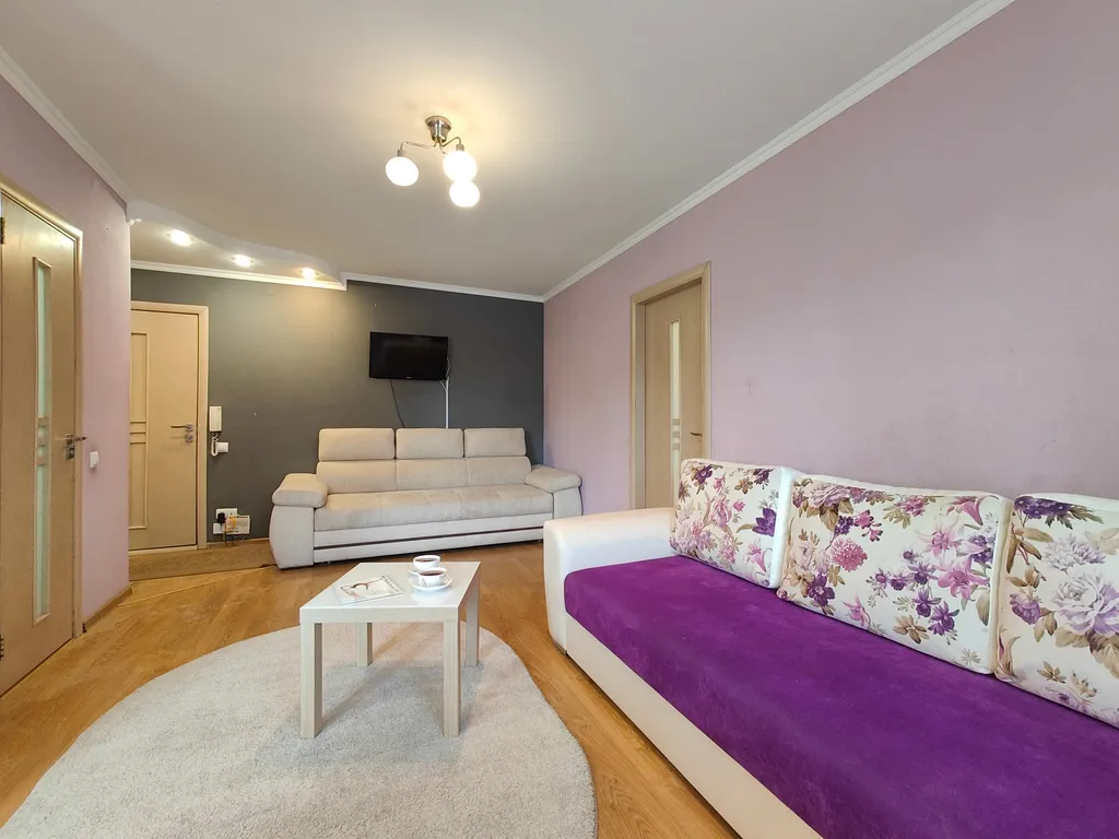 2-комнатная в центре с видом на сквер