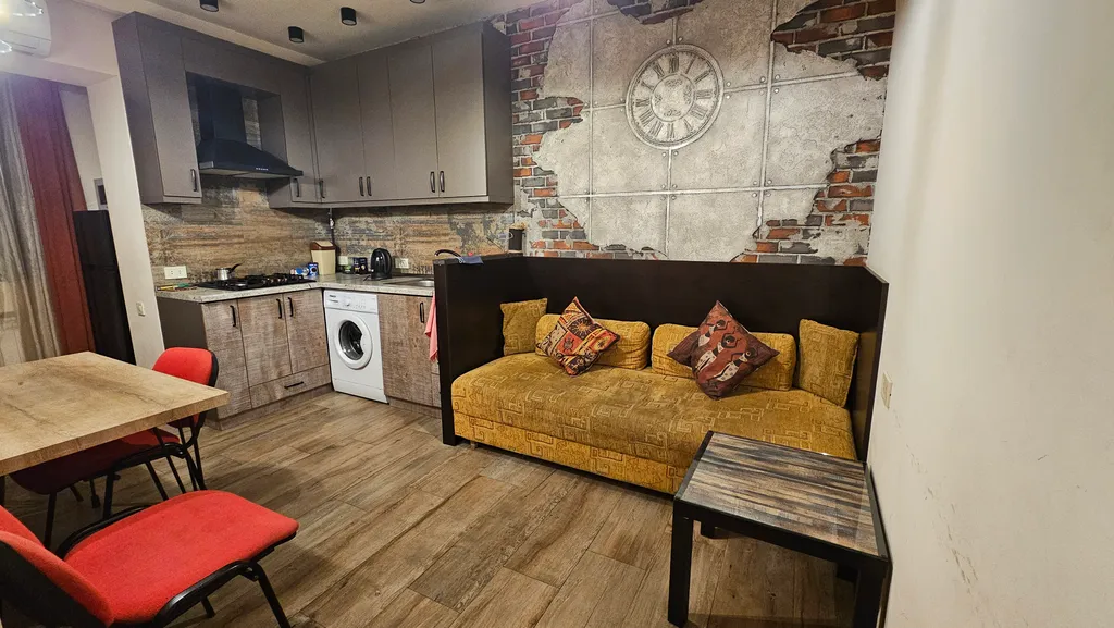 Просторная, светлая квартира с двумя спальнями, малый центр