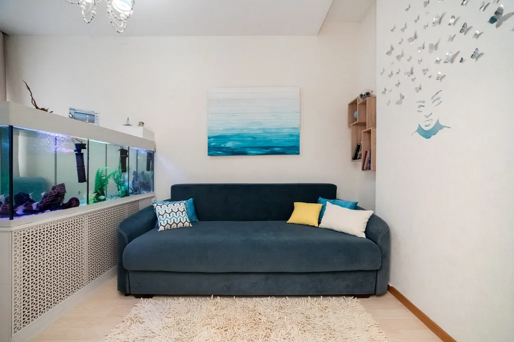 Уютная квартира с большим аквариумом