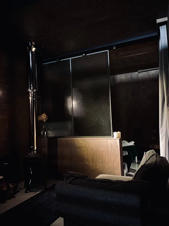 Коттедж Кемпинг на конюшне. Домик с видом на лошадей — Стеклянный