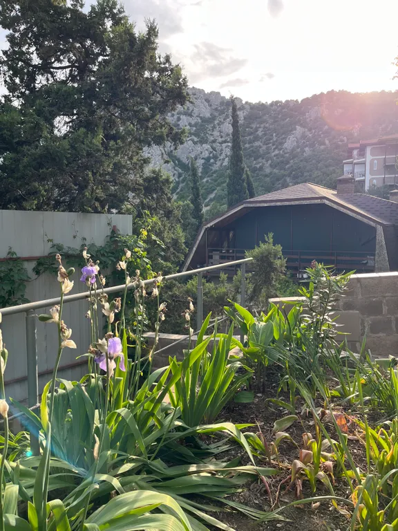 Дом с 2 комнатами и личным большим двором